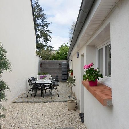 Le Dionysien *** Villa Saint-Denis-de lʼHôtel Eksteriør billede