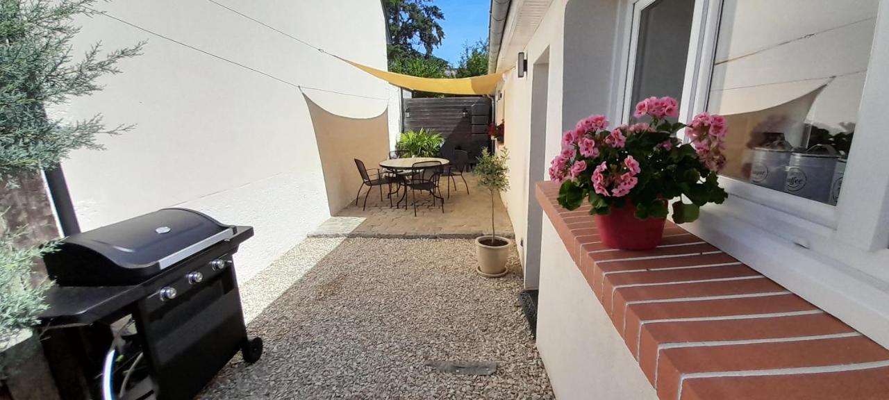 Le Dionysien *** Villa Saint-Denis-de lʼHôtel Eksteriør billede