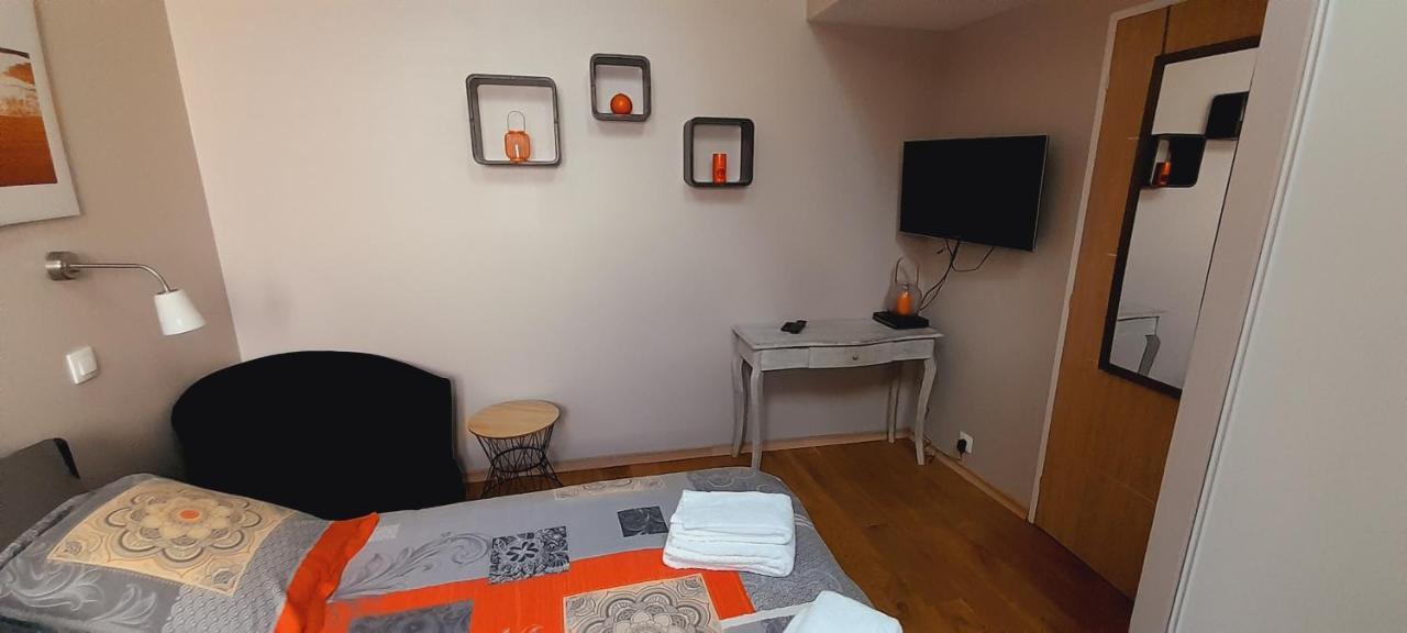 Le Dionysien *** Villa Saint-Denis-de lʼHôtel Eksteriør billede